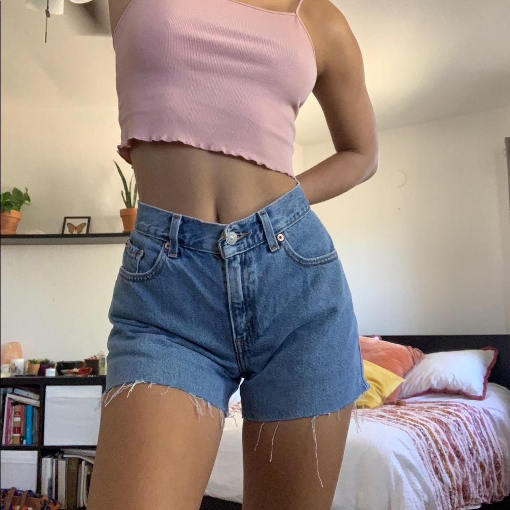 PERFECT VINTAGE LEVI SHORT’S (26)